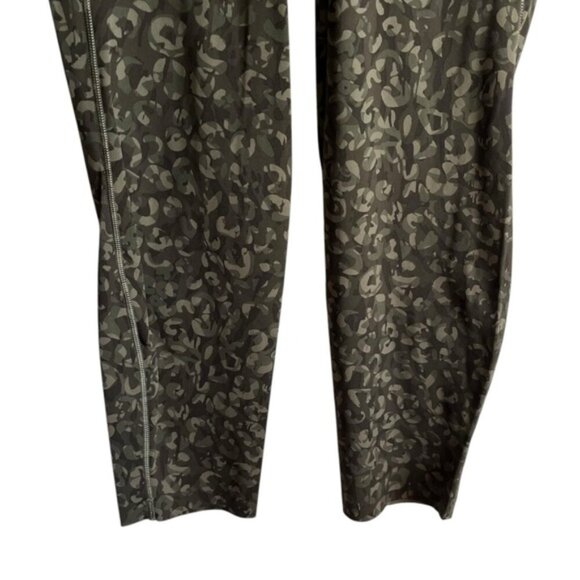 Lululemon Base Pace High-Rise Tight Size 6 25" Intertwined Camo Olive Multi - Picture 4 of 10